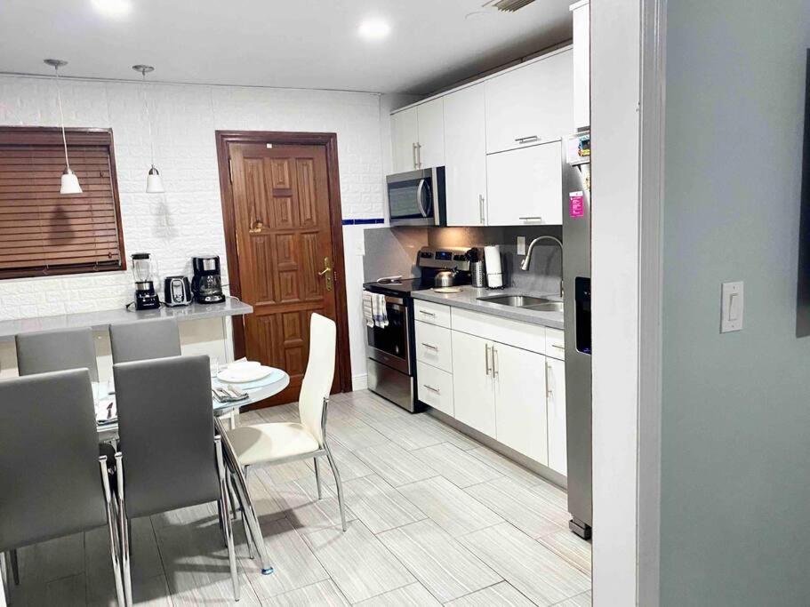 Holiday home Great Location Downtown/airport/south