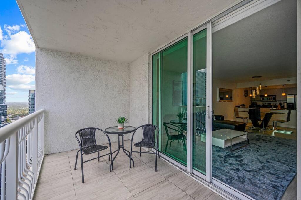 Unit With Ocean & View Club At Brickell Bay Apartment