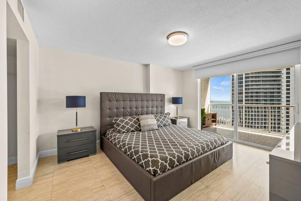 Unit With Ocean & View Club At Brickell Bay Apartment *