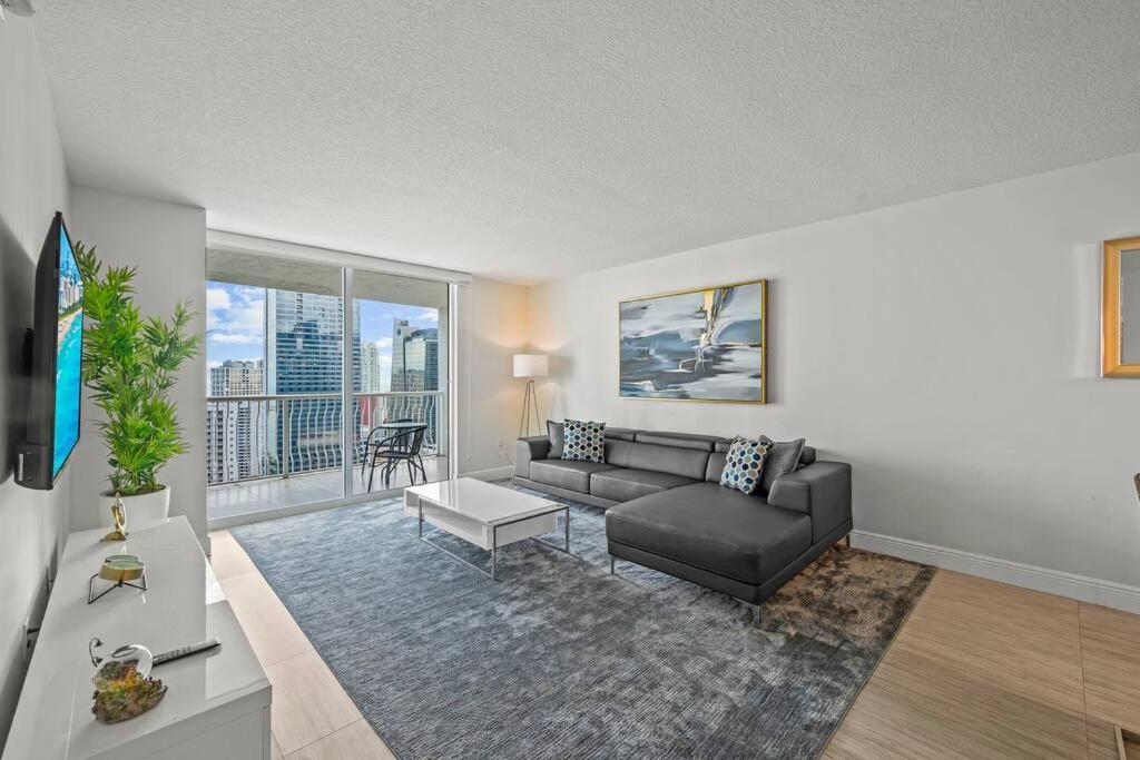 Unit With Ocean & View Club At Brickell Bay Miami