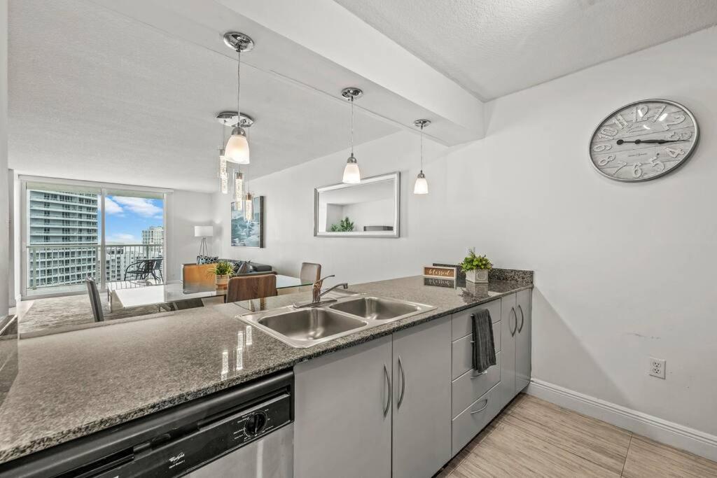 Apartment Unit With Ocean & View Club At Brickell Bay Miami
