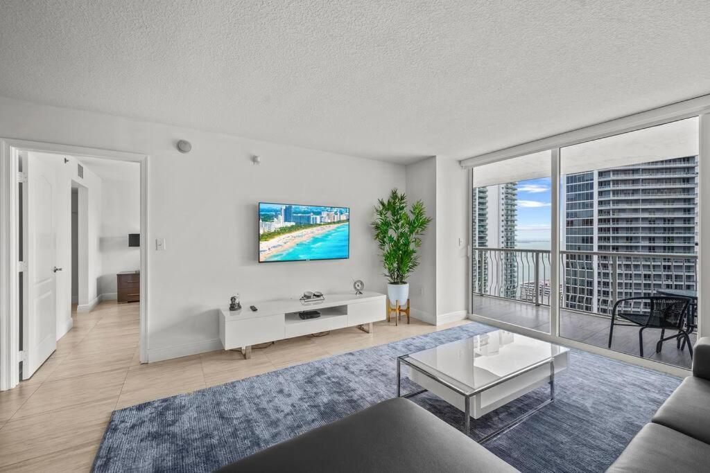 Unit With Ocean & View Club At Brickell Bay