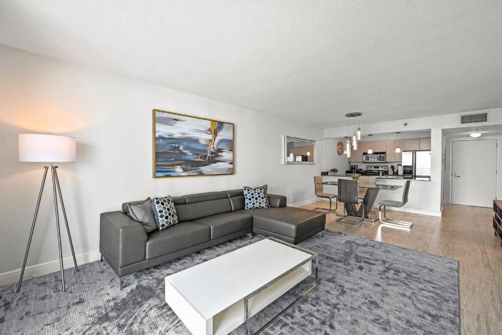 Unit With Ocean & View Club At Brickell Bay Apartment Miami