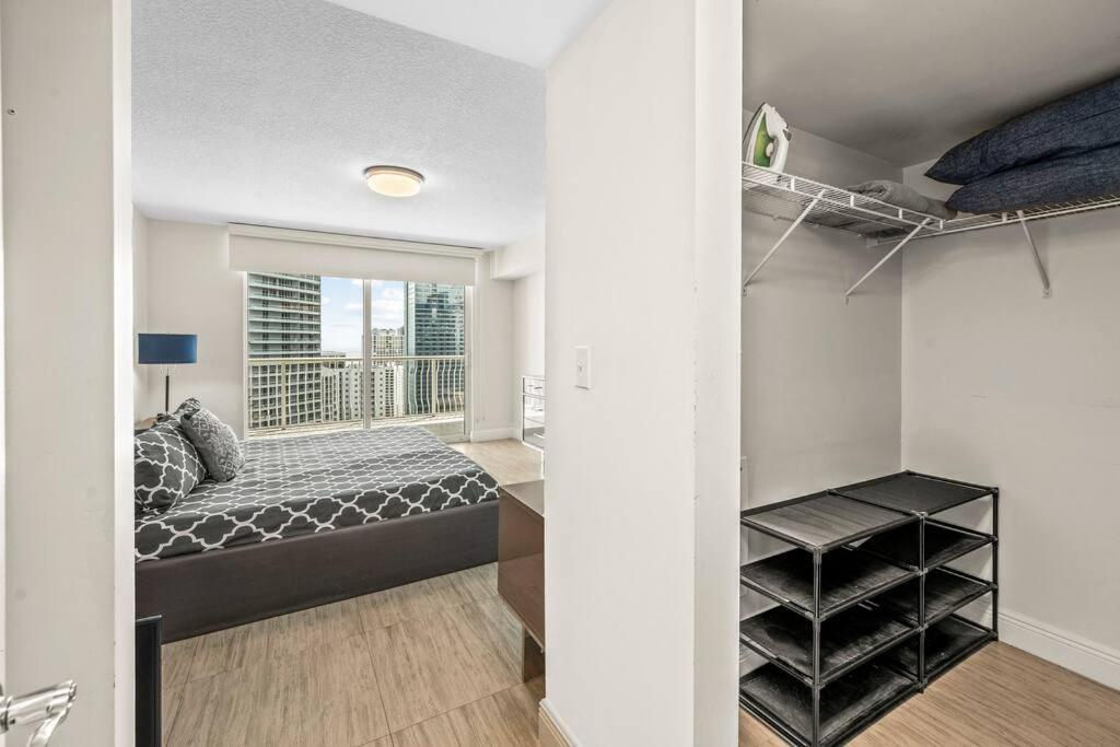 Unit With Ocean & View Club At Brickell Bay Apartment