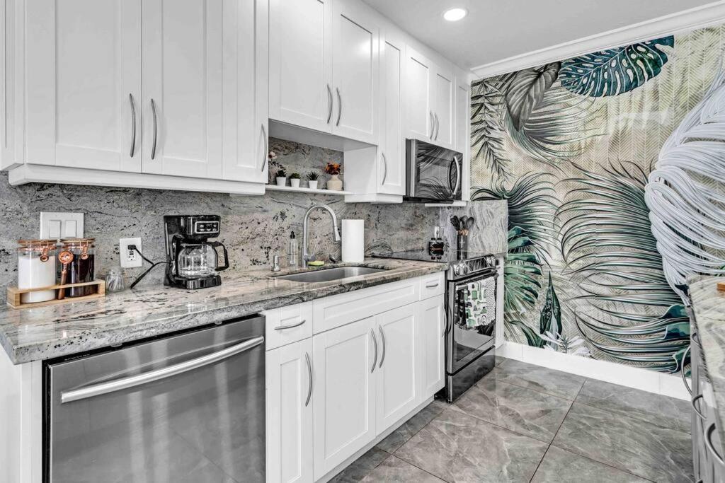 Miami Luxury Home! Next To Miami Airport And Beach *