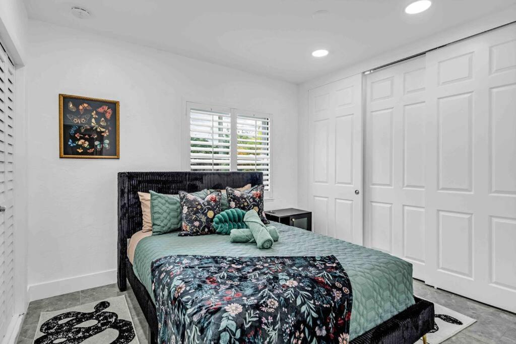 Miami Luxury Home! Next To Miami Airport And Beach *