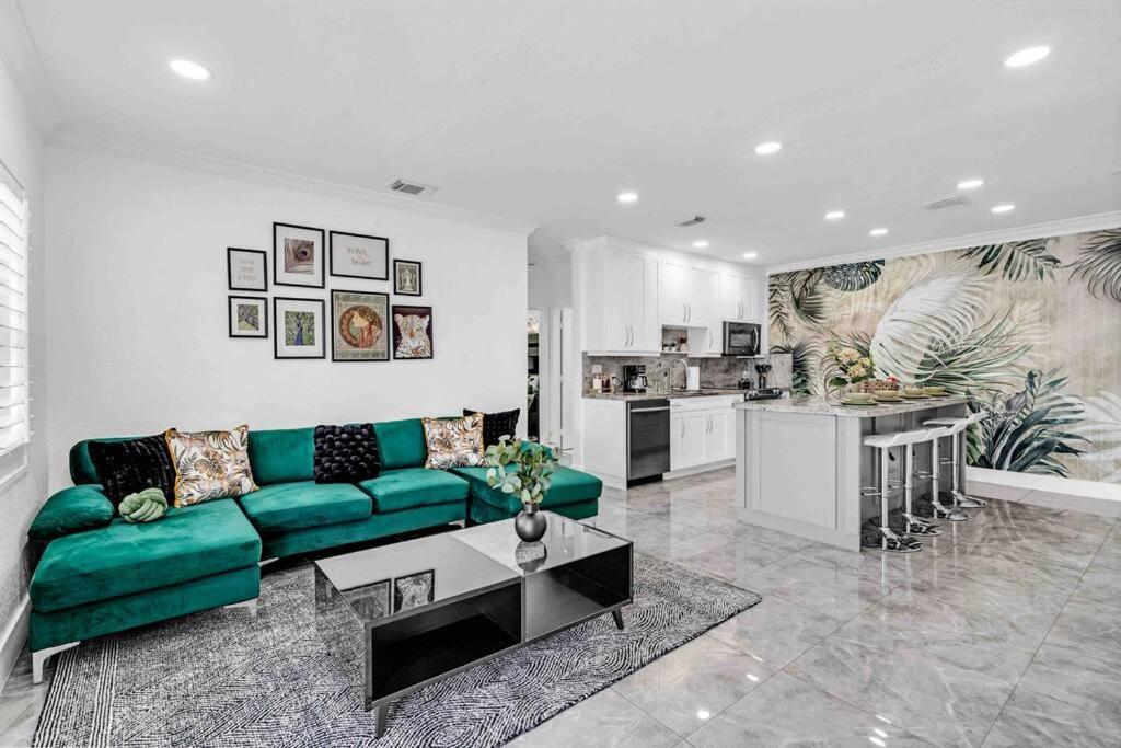 Miami Luxury Home! Next To Miami Airport And Beach *