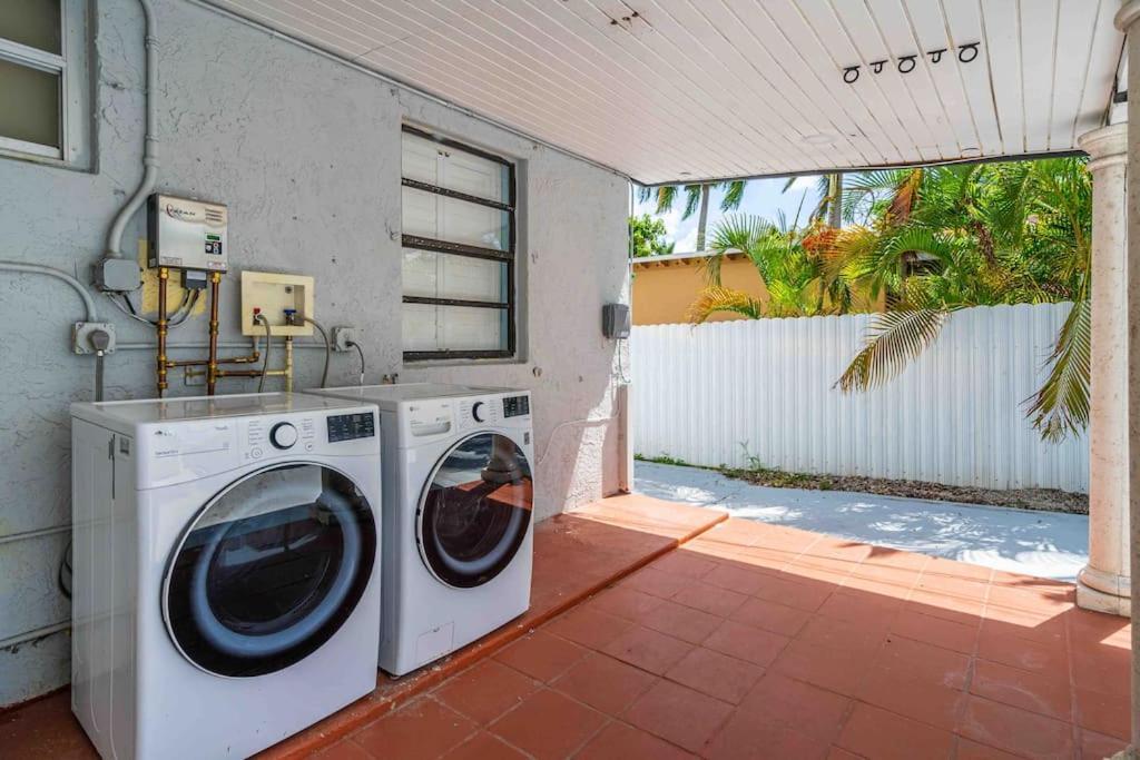 Luxury Miami Home! Next To Miami Beach & Airport Apartment *