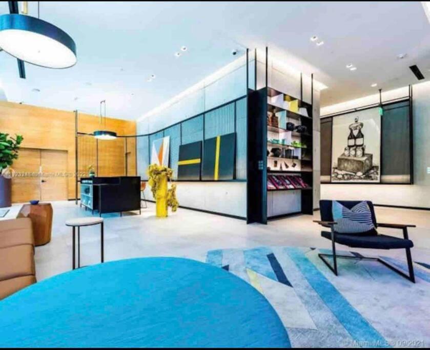 Modern & Beautifully Furnished Apt Midtown Apartment