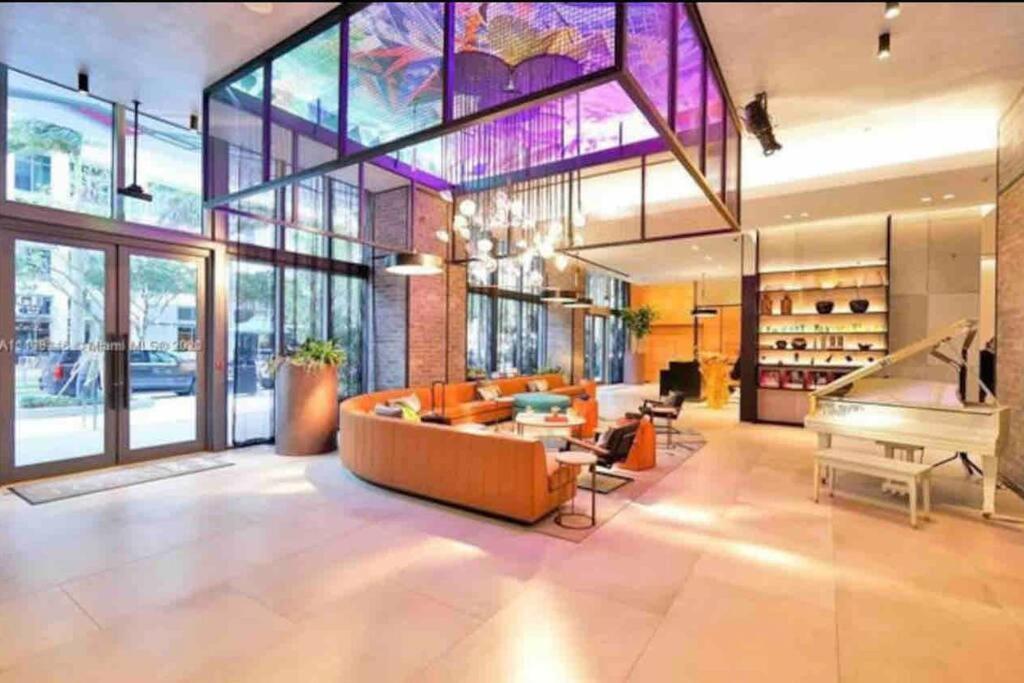 Modern & Beautifully Furnished Apt Midtown Apartment *