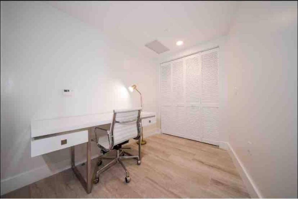 Modern & Beautifully Furnished Apt Midtown *
