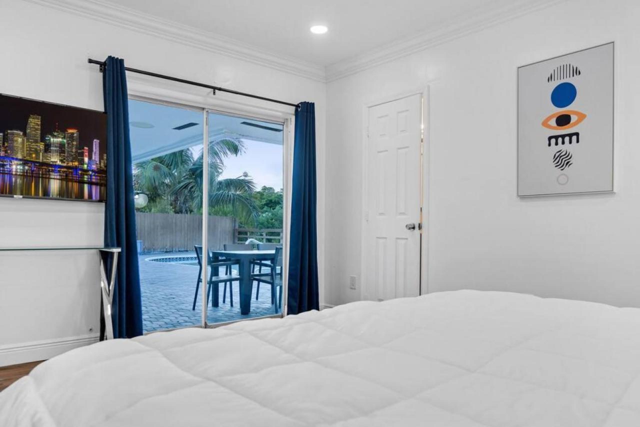 Waterfront Heated Pool Holiday home *