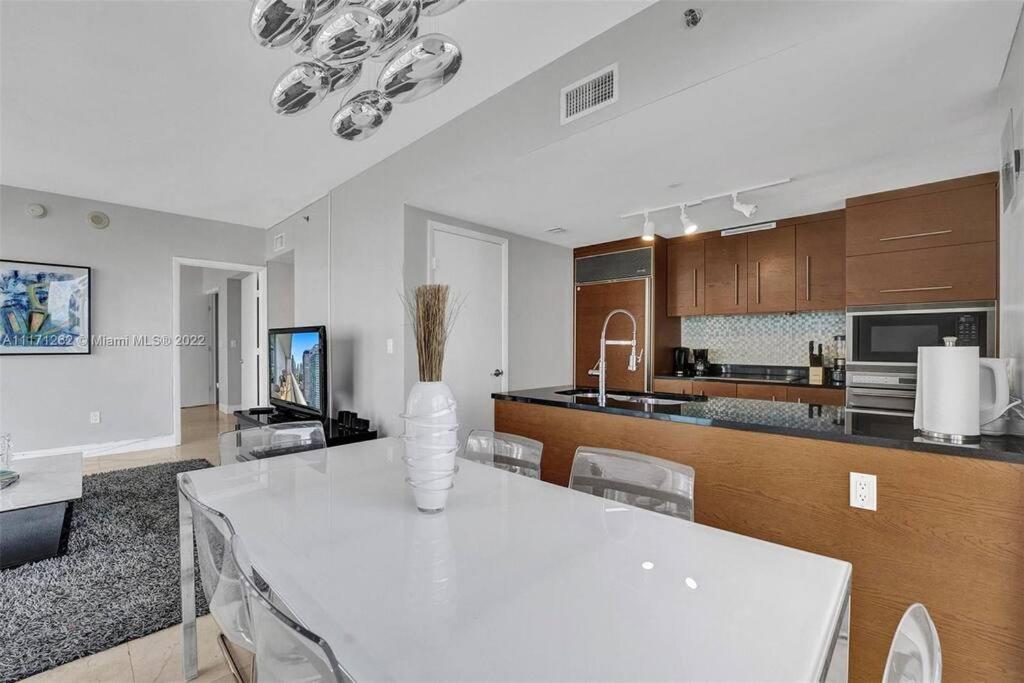 Waterfront Luxury 2 Bedrooms Iconbrickell Apartment *