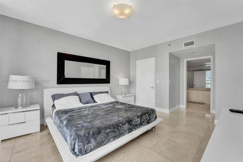 Waterfront Luxury 2 Bedrooms Iconbrickell Apartment Miami