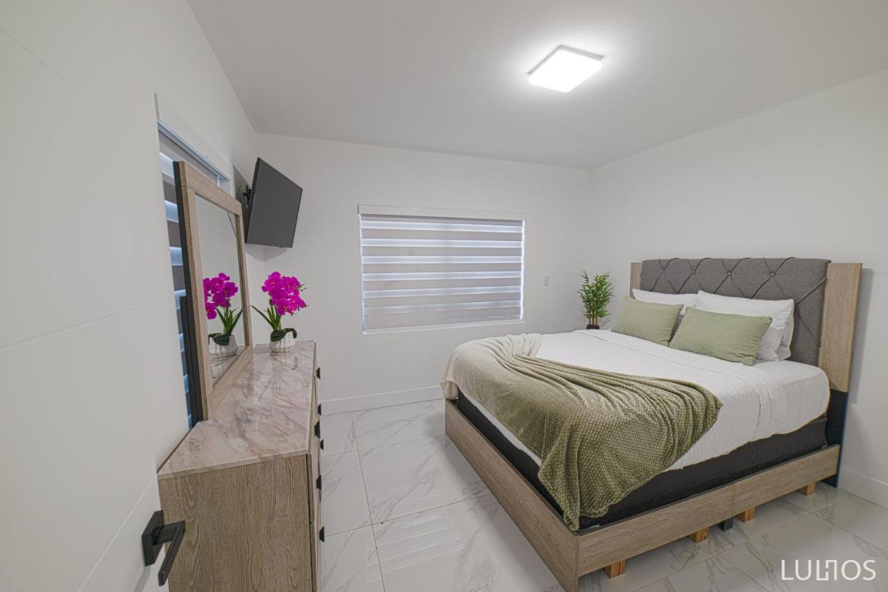 Modern 6 Bedroom With Pool And Bbq In L34 Holiday home