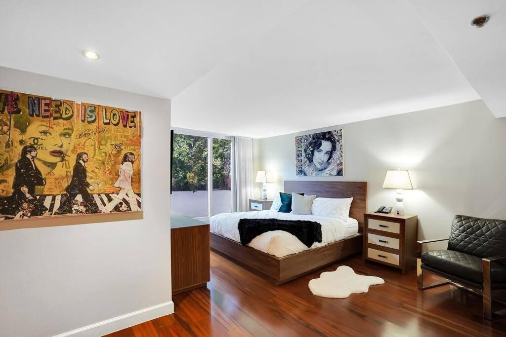 Apartment Wait N' Sea! Direct Water Views, Steps From Pool! Miami