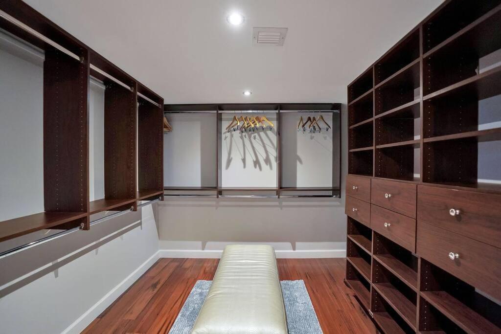 Wait N' Sea! Direct Water Views, Steps From Pool! Apartment