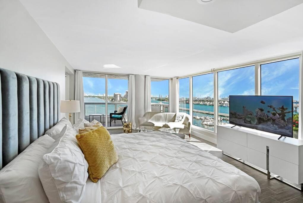 The Palms! Direct Water View Corner *