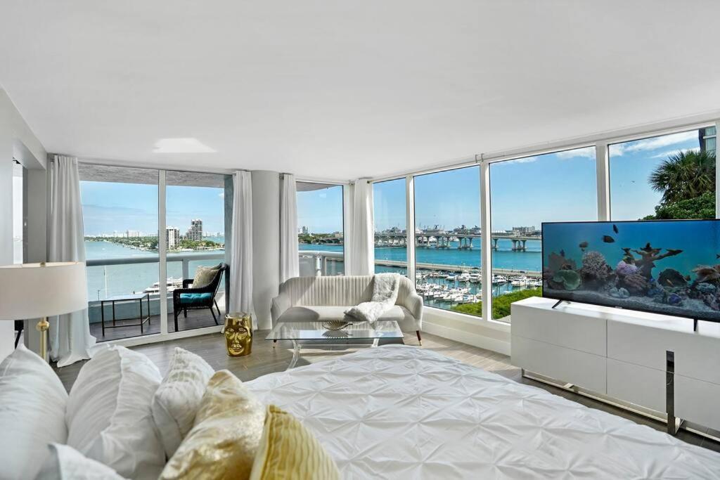 Apartment The Palms! Direct Water View Corner