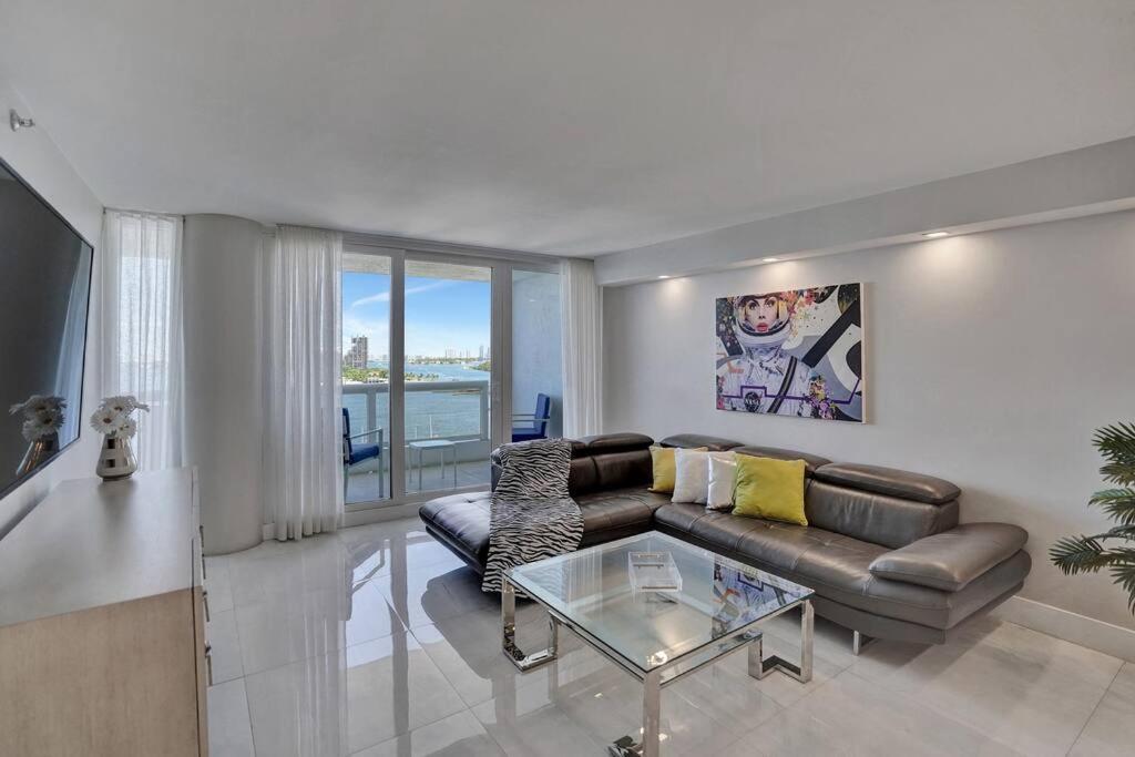 Apartment A Wave From It All! Direct Water Views!