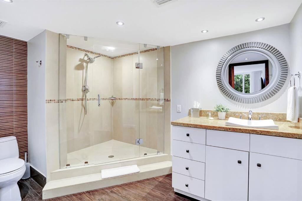Wait N' Sea! Direct Water Views, Steps From Pool! Apartment *