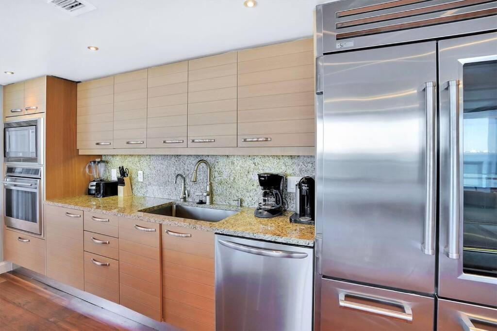 Apartment Wait N' Sea! Direct Water Views, Steps From Pool! *