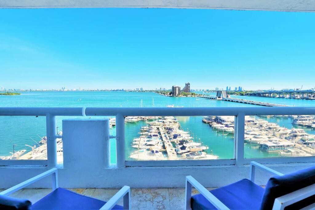 Wait N' Sea! Direct Water Views, Steps From Pool! Miami