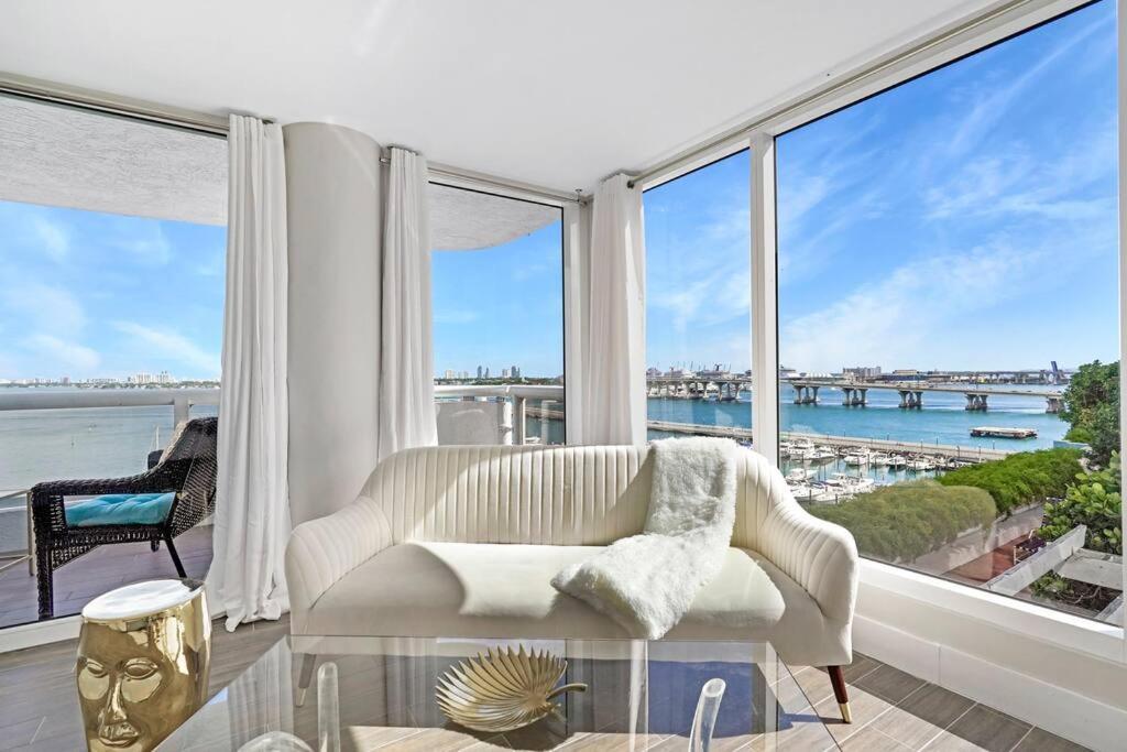 The Palms! Direct Water View Corner Miami