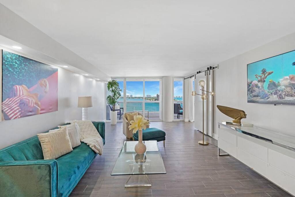 The Palms! Direct Water View Corner Apartment *