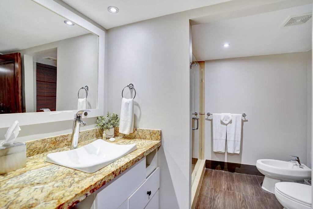 Apartment Wait N' Sea! Direct Water Views, Steps From Pool!