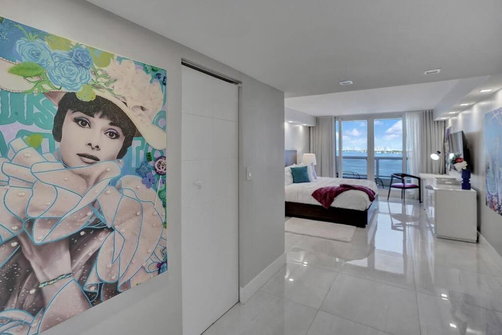 A Wave From It All! Direct Water Views! Apartment