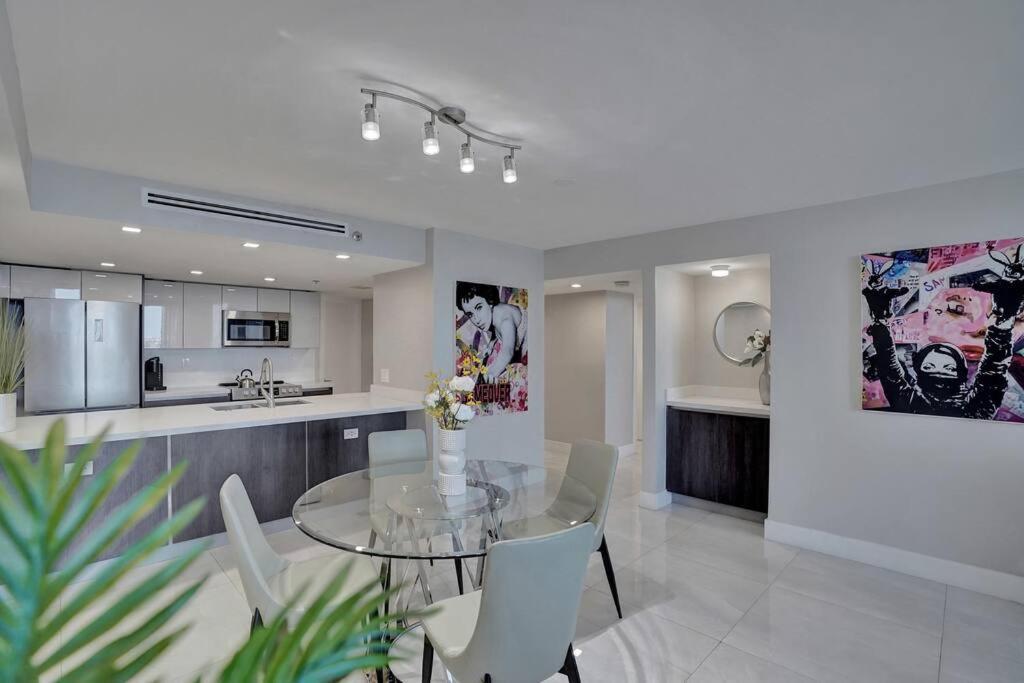 A Wave From It All! Direct Water Views! Apartment