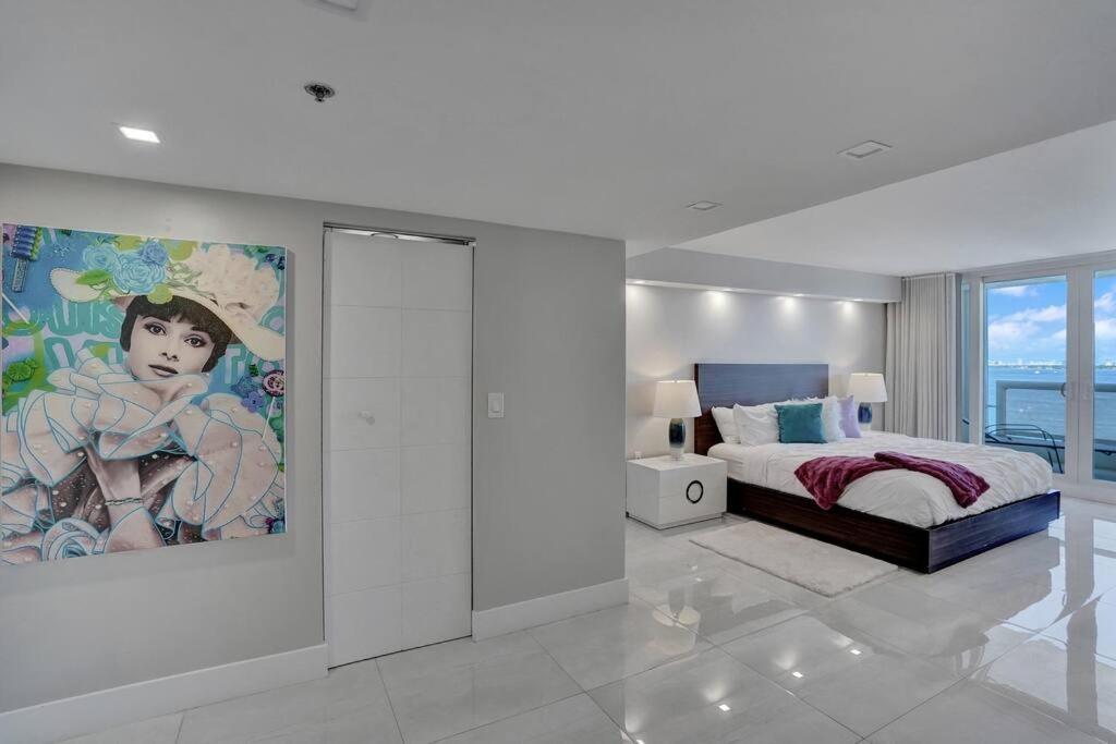 Apartment A Wave From It All! Direct Water Views! Miami