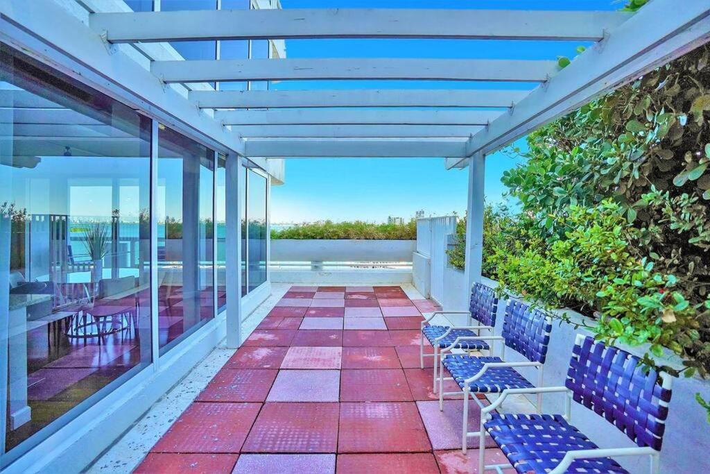Wait N' Sea! Direct Water Views, Steps From Pool! Apartment