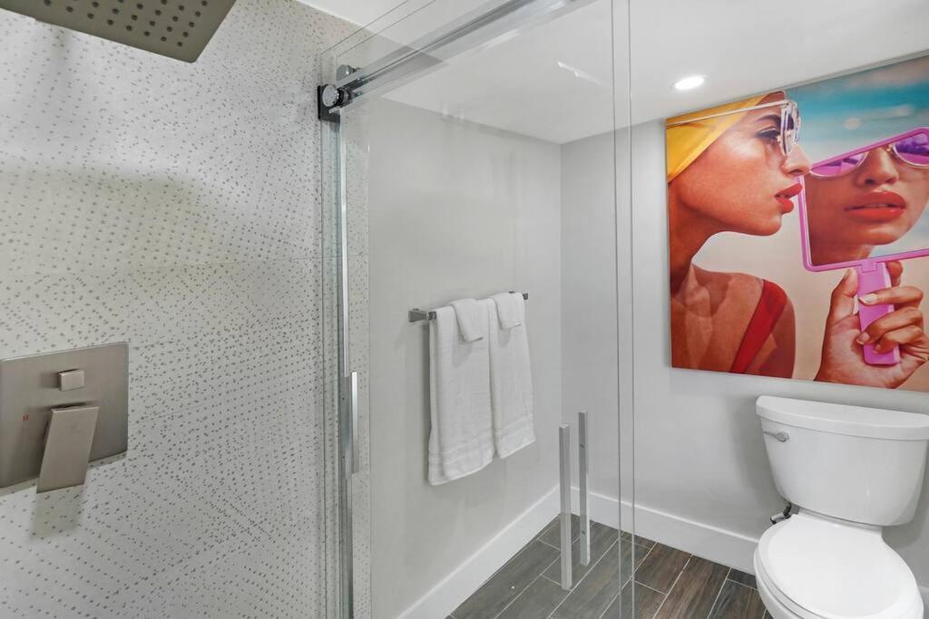 The Palms! Direct Water View Corner Apartment Miami