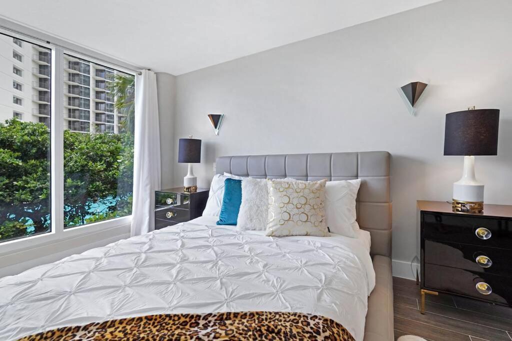 The Palms! Direct Water View Corner Apartment *