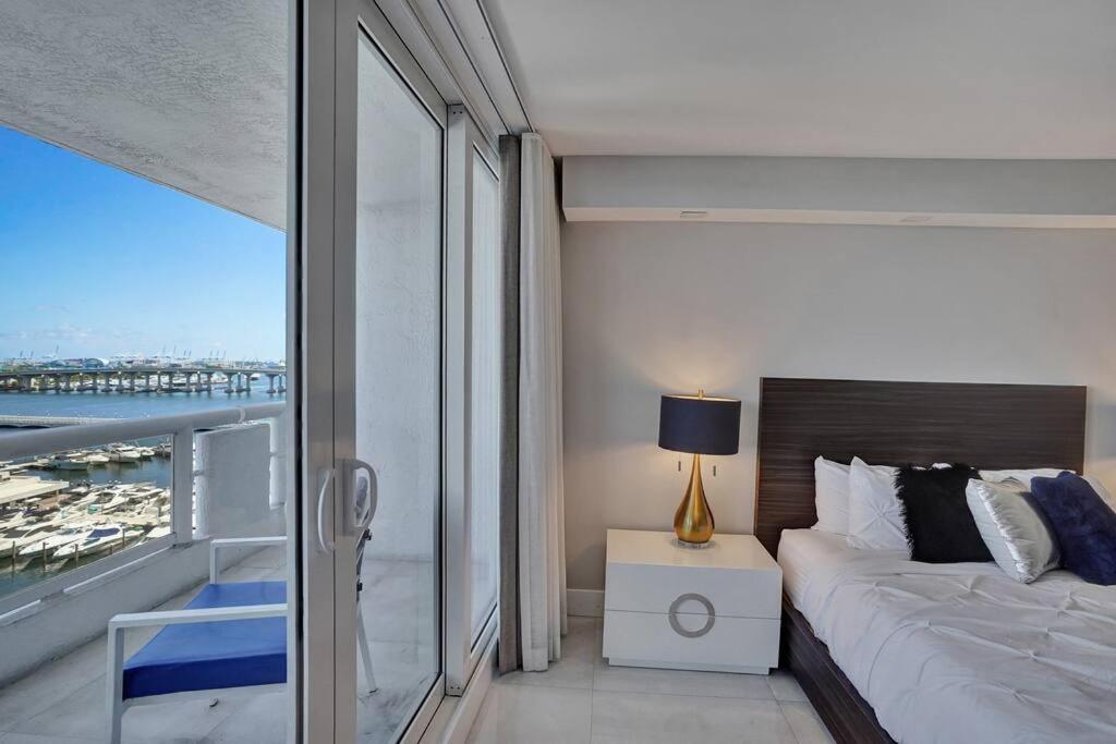 Apartment A Wave From It All! Direct Water Views! *