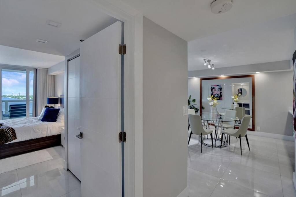 Apartment A Wave From It All! Direct Water Views!