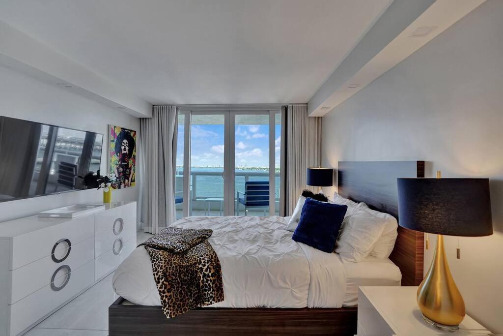 Apartment A Wave From It All! Direct Water Views! *