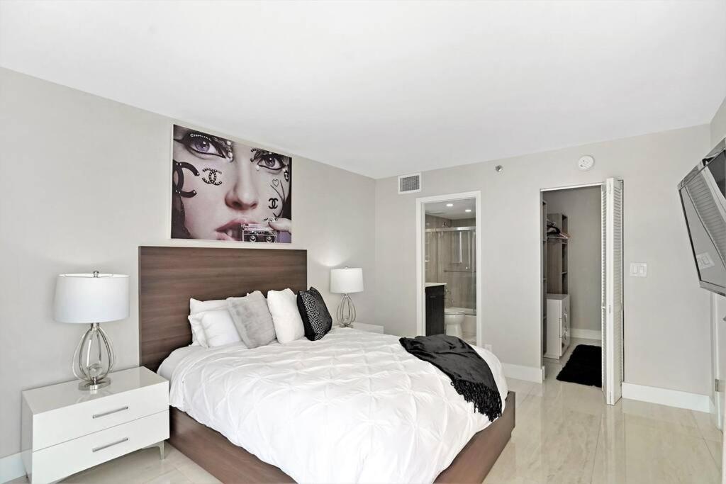 Sun-kissed & Sunshine! Direct Water And Views Apartment *