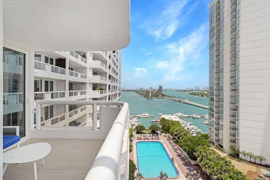 Sun-kissed & Sunshine! Direct Water And Views Apartment *