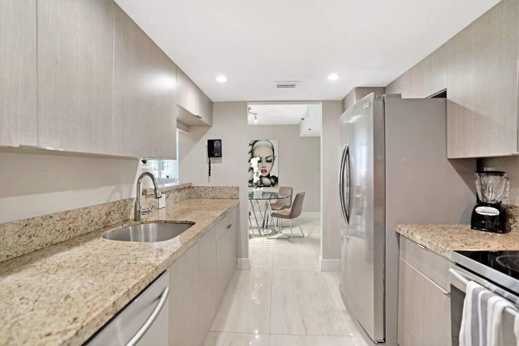 Sun-kissed & Sunshine! Direct Water And Views Apartment Miami