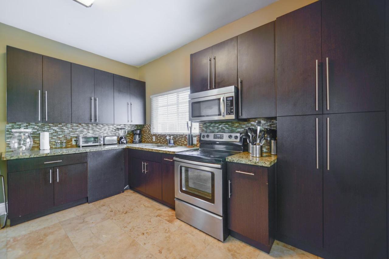 5 Bedrooms -15 Min From The @design District Holiday home