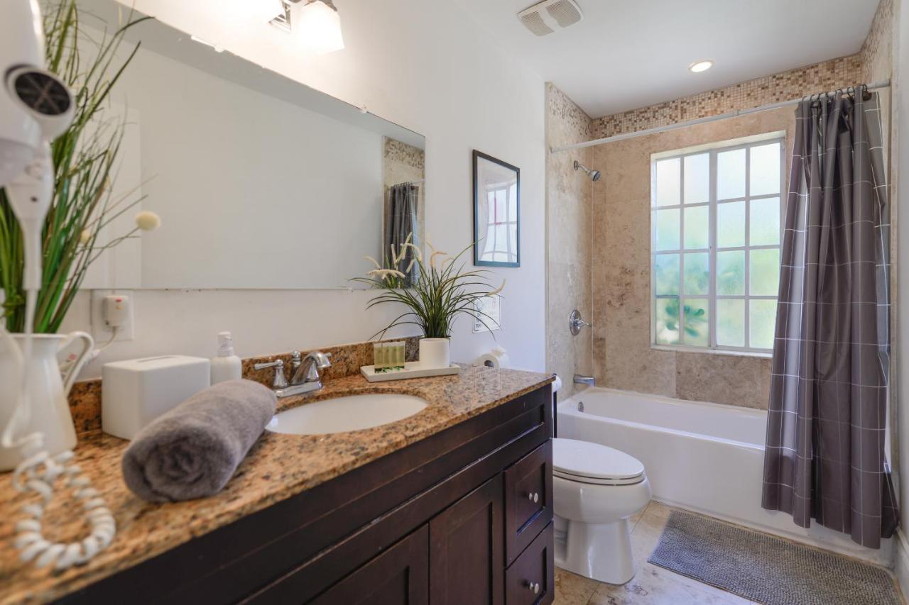 5 Bedrooms -15 Min From The @design District Holiday home *