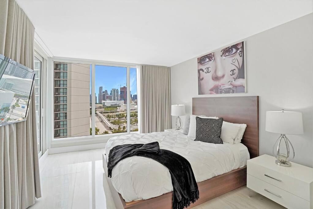 Sun-kissed & Sunshine! Direct Water And Views Apartment