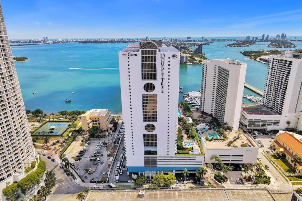 Apartment Over The Moon! Skyline And Water Views! Miami