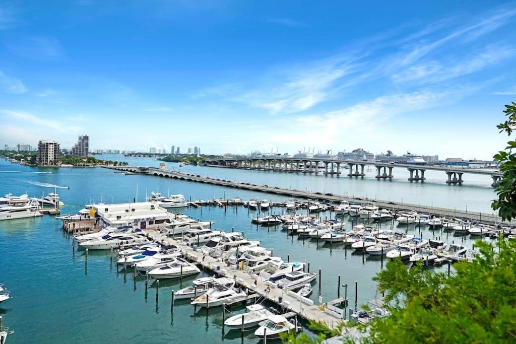 Over The Moon! Skyline And Water Views! * Miami