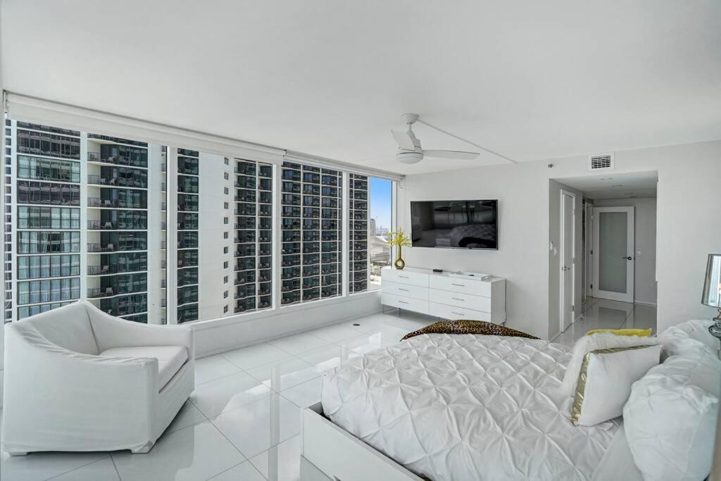 Seas The Day! Complete Panoramic Water Views Miami