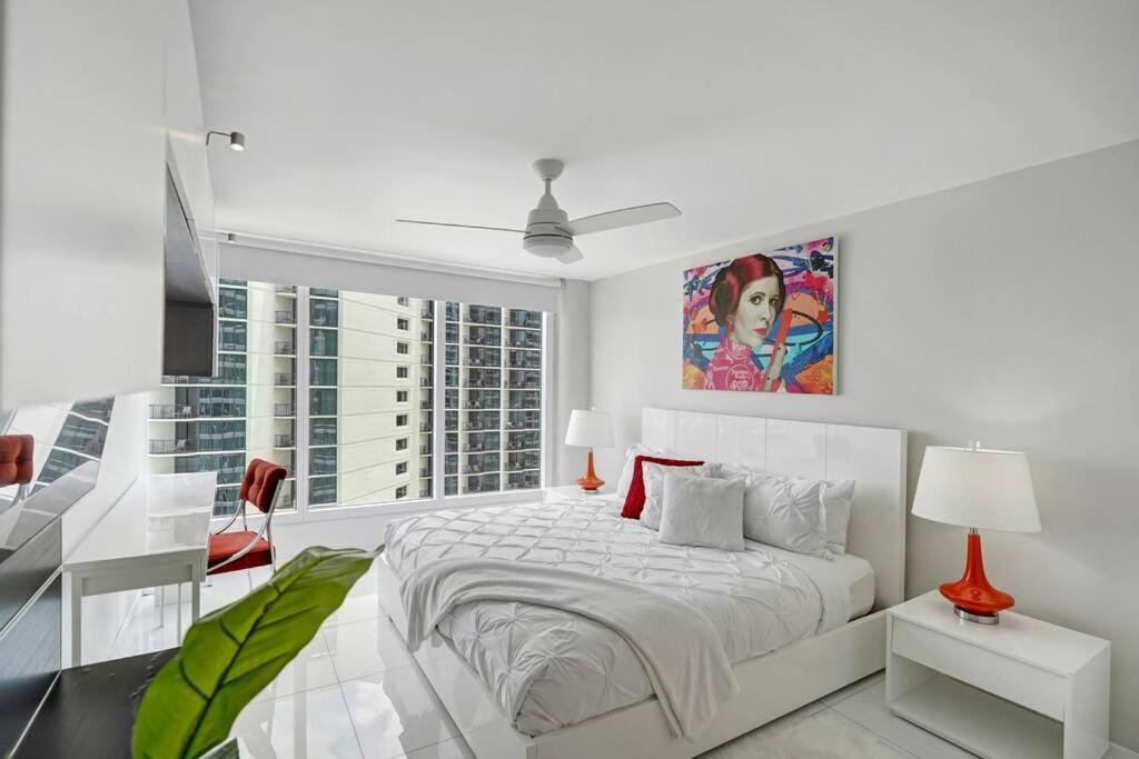 Apartment Seas The Day! Complete Panoramic Water Views