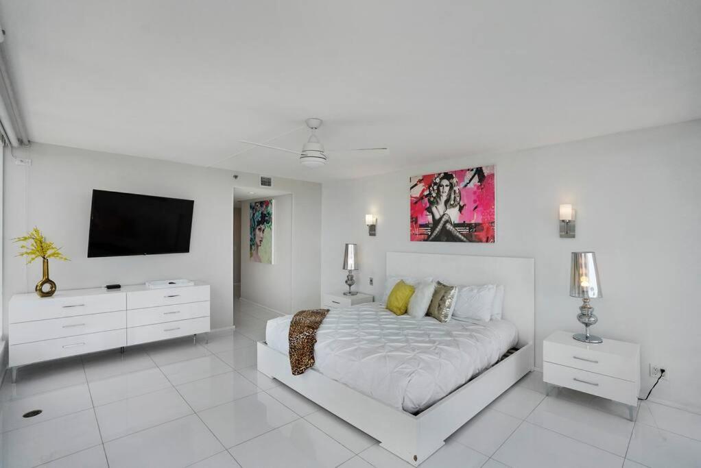 Seas The Day! Complete Panoramic Water Views * Miami
